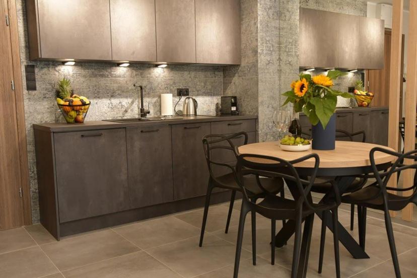 Apartament Prywatny Stone Hill Rackiewicz Z Basenem 斯克拉斯卡波伦巴 外观 照片